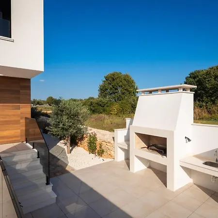 Old Olive Vi By Vivi Rent Villa *