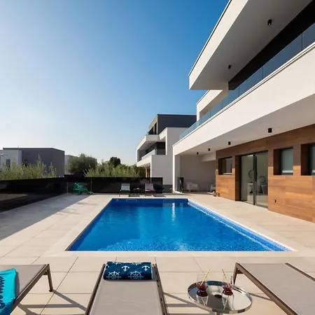 Old Olive Vi By Vivi Rent Villa *